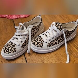 Vionic Winny NWOT sz.8.5 Wide